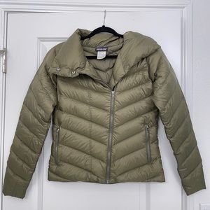 Patagonia Down Jacket in Basin Green Women Size S/M (Worn TWICE!)
